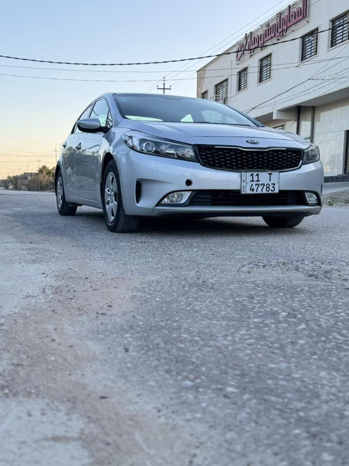 للبيع كيا فورتي 2017 حادثها جاملغ وبنيد صبغ  والباب كلير  رقم بغداد دولي مكينه 2000 دوش ما مفتوحه  حداديه تخم تاير مواصفات عاديه ماشيه 88 ميل حقيقي المكان بابل سعر 111 بيها مجال 
***********
