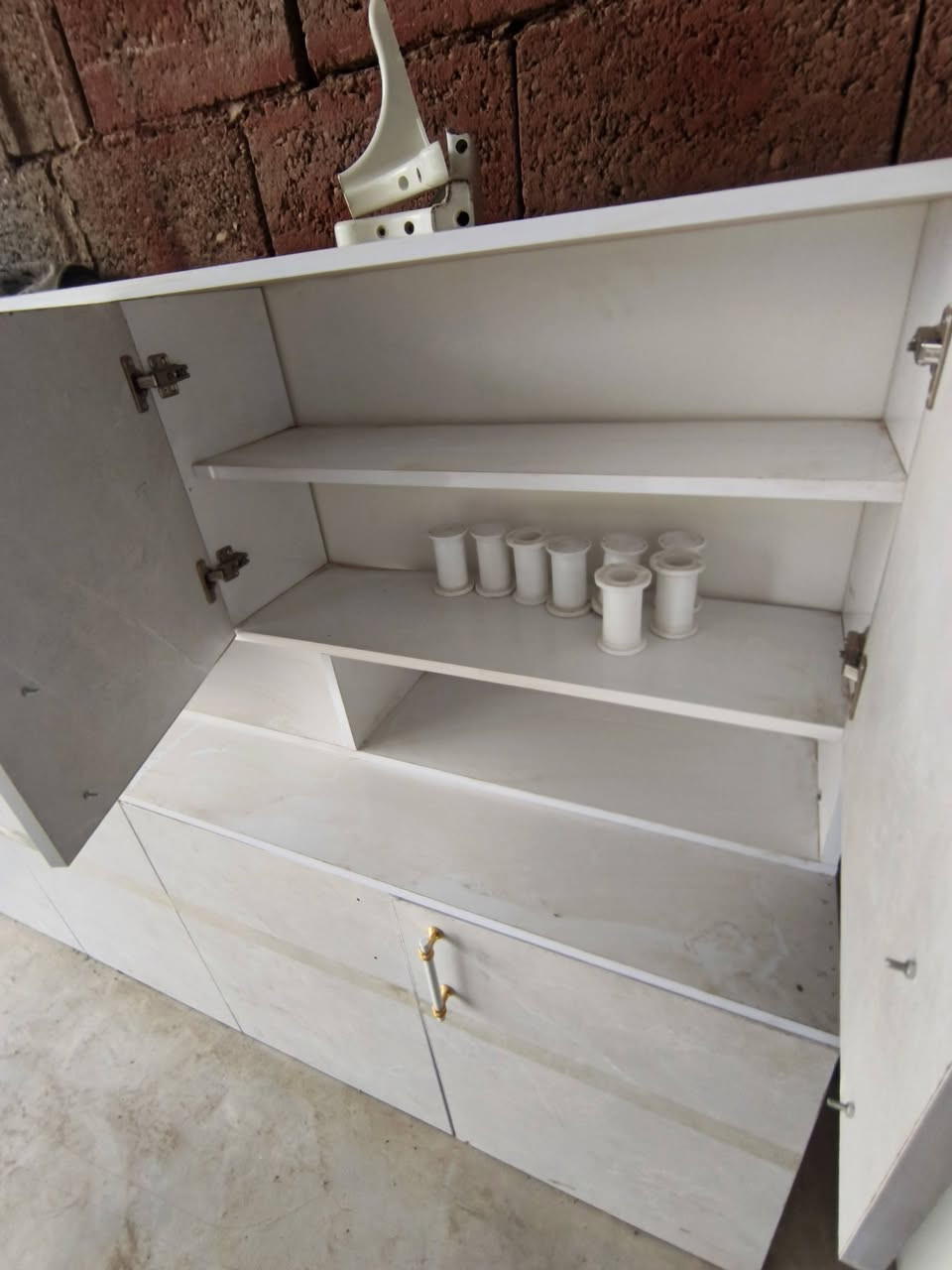 السلام عليكم كاونتر خشب جديد قياسها ٥٠_٢ الاستفسار اتصل 🗣📲📞***********
