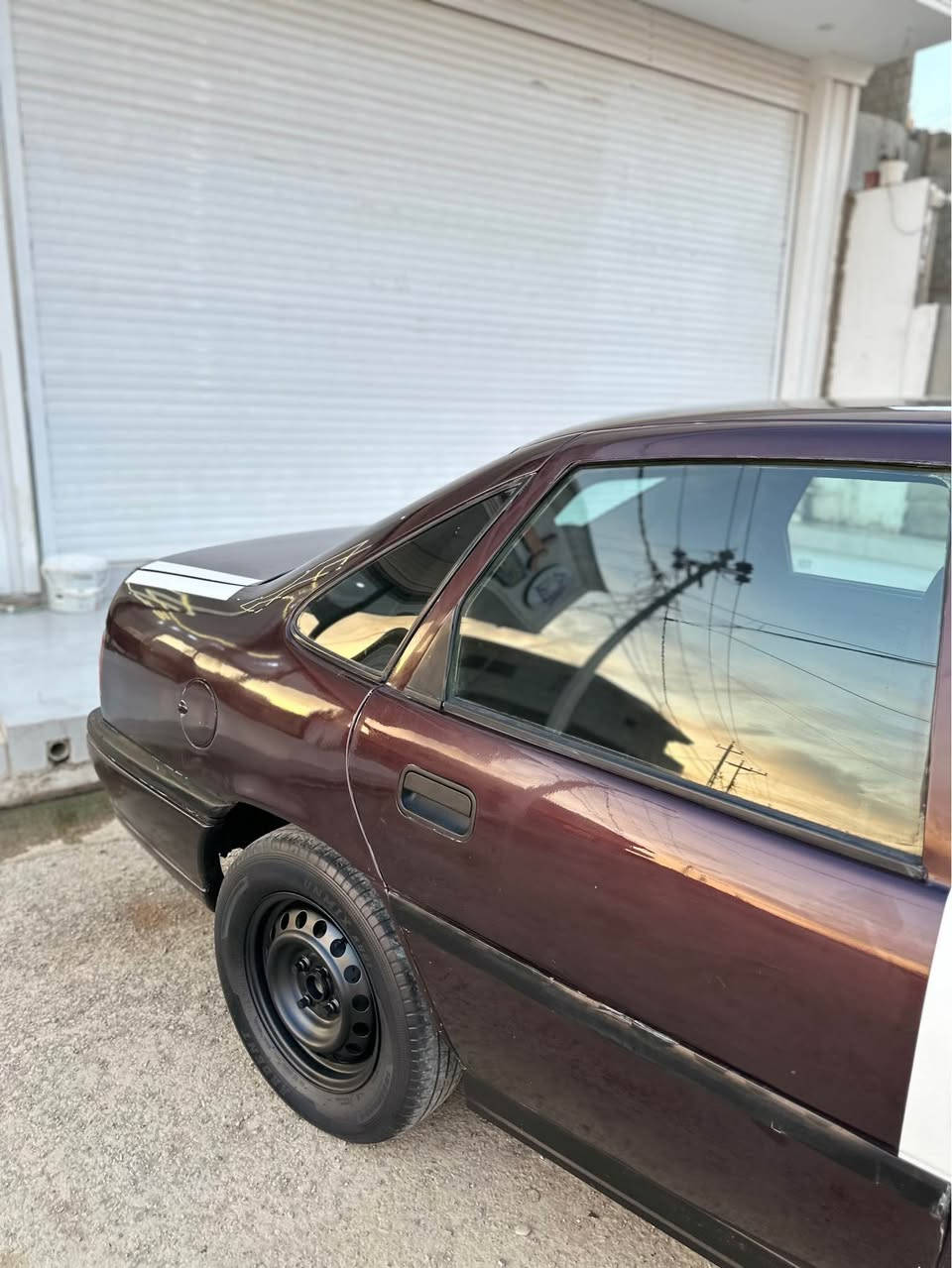 اوبل فكترا موديل ١٩٩٣ مارۆنی  
مةكينة ١٨ گير عادي سلايد 
سەیارەکە بەس ماشاءالله ئەوێت چرکەی تیا نیە
کارەبای و سلاید و گەرمی و هەموو گیانی ئیش دەکات بەشەرت
لێدانی نیە سەنەوی و رەقەم و هەزەی تازەیە تحویل وکالە بەشەرت
لە کرکوکم سعري ٤٠ وەرەقە و مجالی کەم
*********** كركوك, العراق
