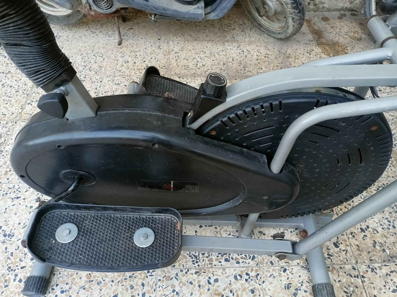 جهاز رياضي للبيع
مستعمل شي قليل 
مكاني موصل جانب ايسر 
السعر 120الف. وبيه مجال 
للاستفسار واتساب. ***********

