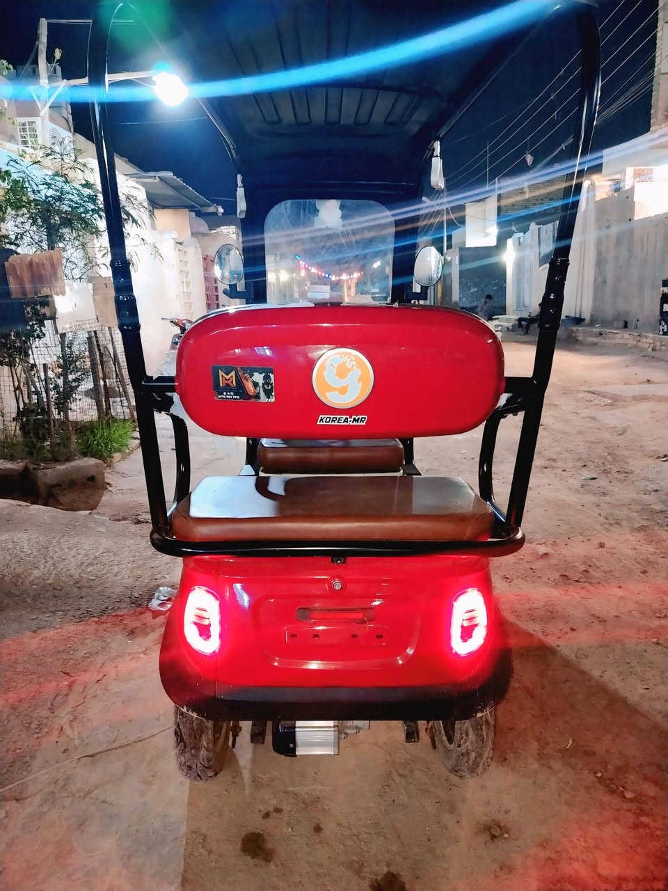 السلام عليكم دراجه شحن للبيع دراجه نضيفه كلشش جديده تحتوي على خمس بطاريات جديدات بك وشاشه كما موضحه بل صوره السعر مليون و 150 وبيه مجال ***********
