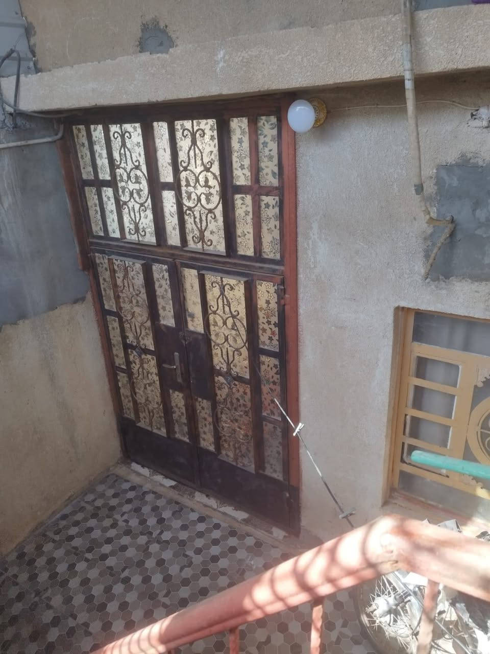 بيت البيع طابو زراعي عراقي اصولي المساحه 100 متر يحتوي البيت على قرفه وصاله ومطبخ وصحيات العنوان البصره ابو لخصيب كوت الحمداني شارع السراميك السعر 50 مليون وبي مجال الستفسار نتصل على الرقم *********** بي واتساب
