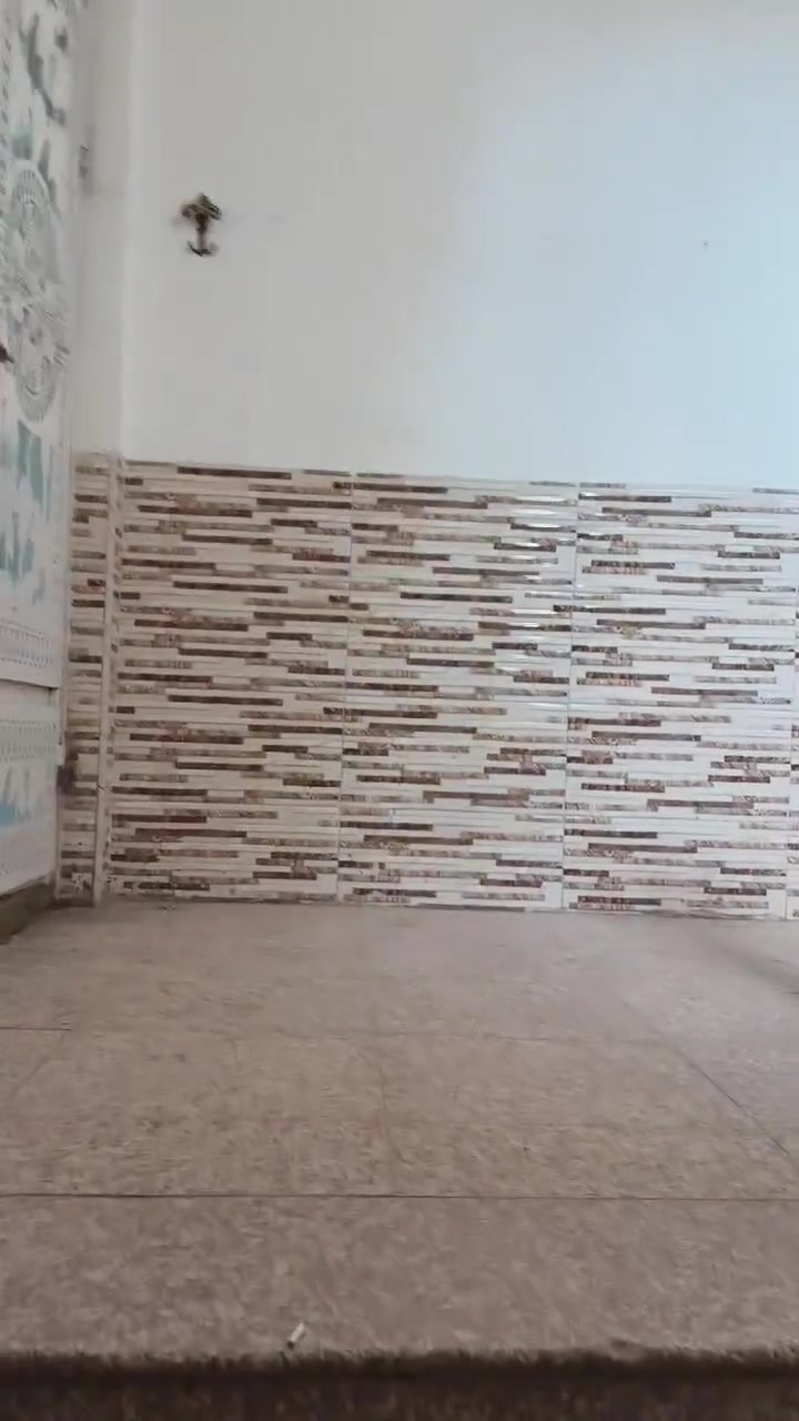 شقة للايجار درجة اولى.. الموقع حلة نزلت العيد قرب غرفة التجارة.. الايجار الشهري300 مع أجور الماء والكهرباء.. تفاصيل***********

