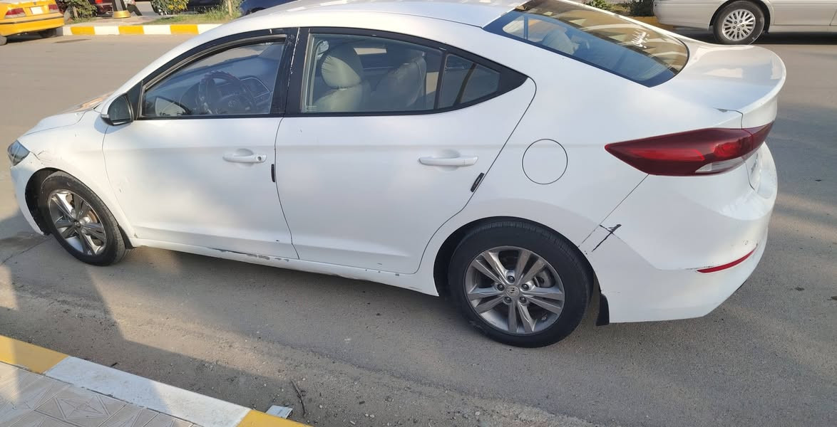 السلام عليكم
 النترا موديل ٢٠١٨  وارد خليجي 
 مواصفات  حساسات أمامية وخلفية مانع انزلاق تحكم استيرن اشاير بل مري  مرايات شفط دواخل لونين  
محرك 2000 دوش السياره جاهزه مكينه كير حدادية تخم تاير 
تبديل باب سائق فقط  مع وجود تقشير صبغ شي بسيط 
مكاني ناصرية 
 للاستفسار الاتصال على ***********
