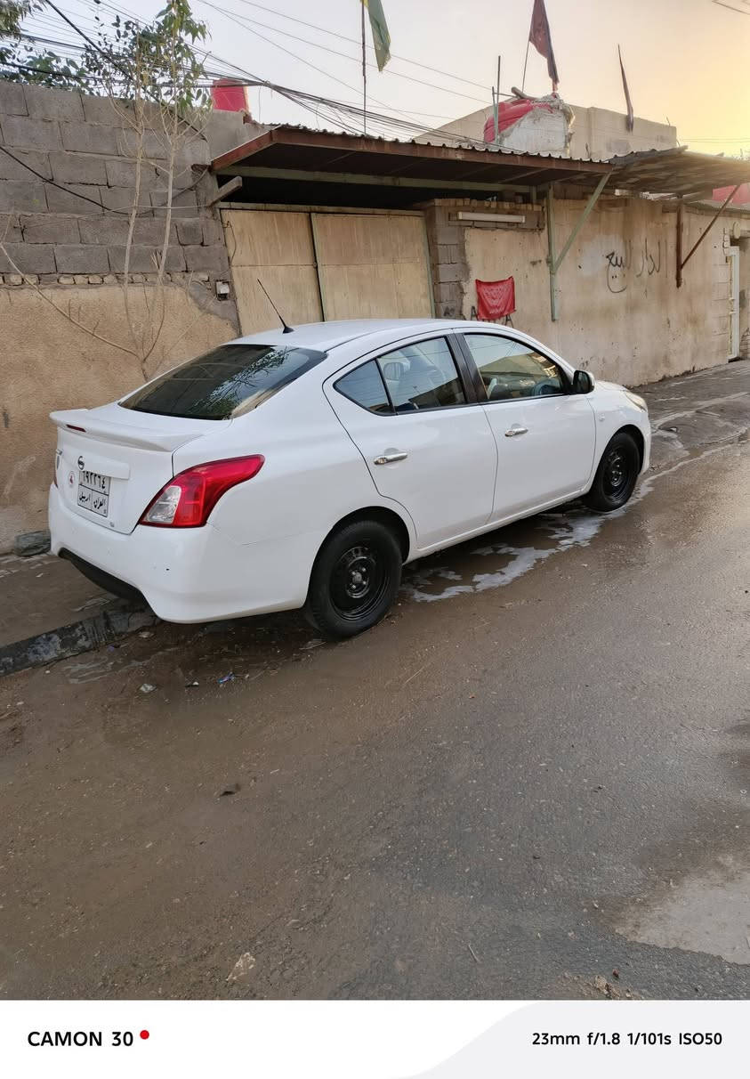 السلام عليكم نيسان سني هندي بليته زركه موديل 22 كفاله بيها بارد بل بنيد قليل كلش مكينه وكير تبريد ضربه صبغ معجون كفاله السياره جاهزه كلش أي نقص ما بيها مكان السياره البصره المعقل  السعر 115 أي استفار اتصل ***********
