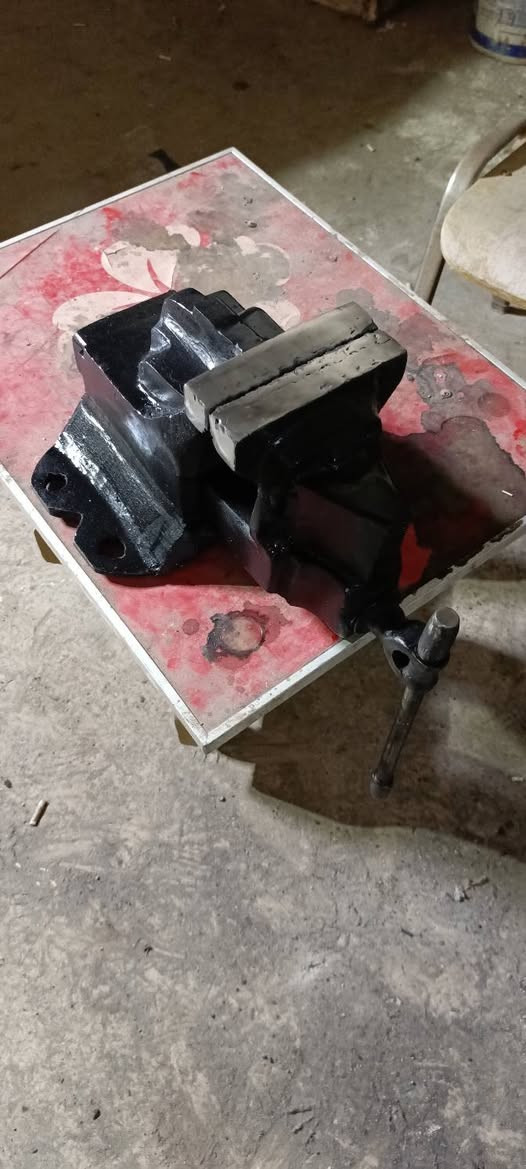 بلازمة حديدية بقوة 5 طن صناعة عراقية محلية تضاهي الصناعة الأجنبية وبلاش السعر(150)الف العنوان الديوانية مقابل المحافظة الجديده فرع جامعة الأمام الكاظم تدخل بلفرع ادور ثاني فرع على يسره من تعبر الكراج للحجز والاستفسار ***********أبو مروان الحداد)
(معمل حدادة الأسطة العراقي)
