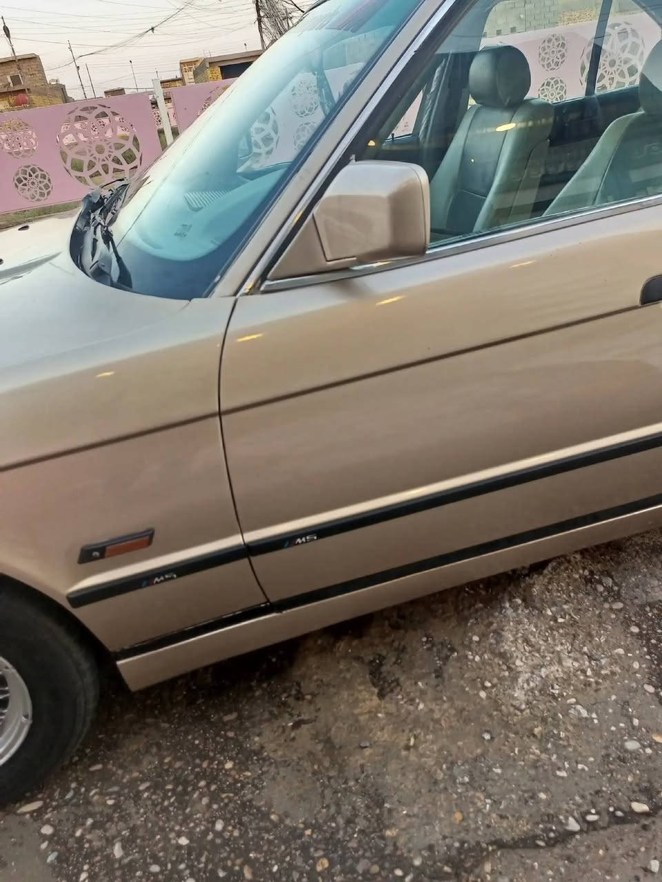 مراوس بطه
بيئم دبليو 525 مسكر
موديل 91
تبريد شغال
لايت زنون
كير محرك مكفولات 
اوتماتيك
سنويه ل 2031 بسمي تحويل ثاني يوم 
رقمها بغداد 

‏‪***********‬‏
