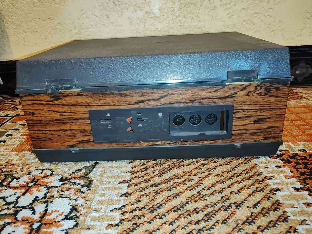 السلام عليكم أخواني جهاز  UNITRA .ZAK...de luxe  بولندي موديل 1967 جهاز نظيف وشغال جهاز بكرات قديمه شرط الشغل  ونظيف وزن ثقيل جدا


**إذا كنت صاحب هذا الإعلان وتريد حذفه لأي سبب، رجاءا أرسل رسالة إلى الدعم الفني**