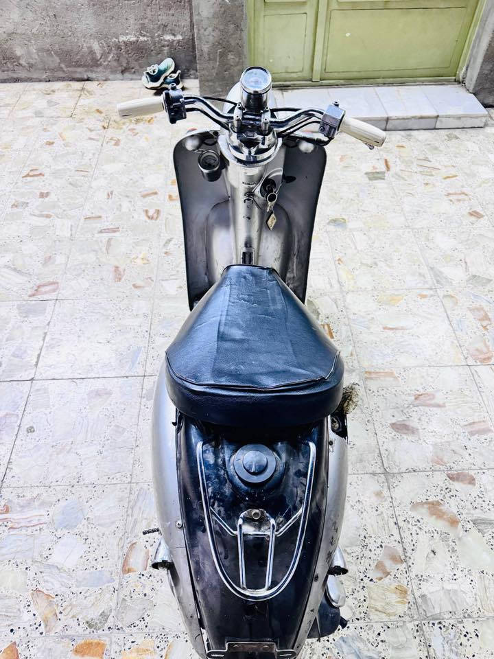 السلام عليكم دراجه كلاسك اللبيع كوم حديد ١٥٠بيها مجال بصيط مكان بغداد المدينه  الصدر رقم هاتف ***********
