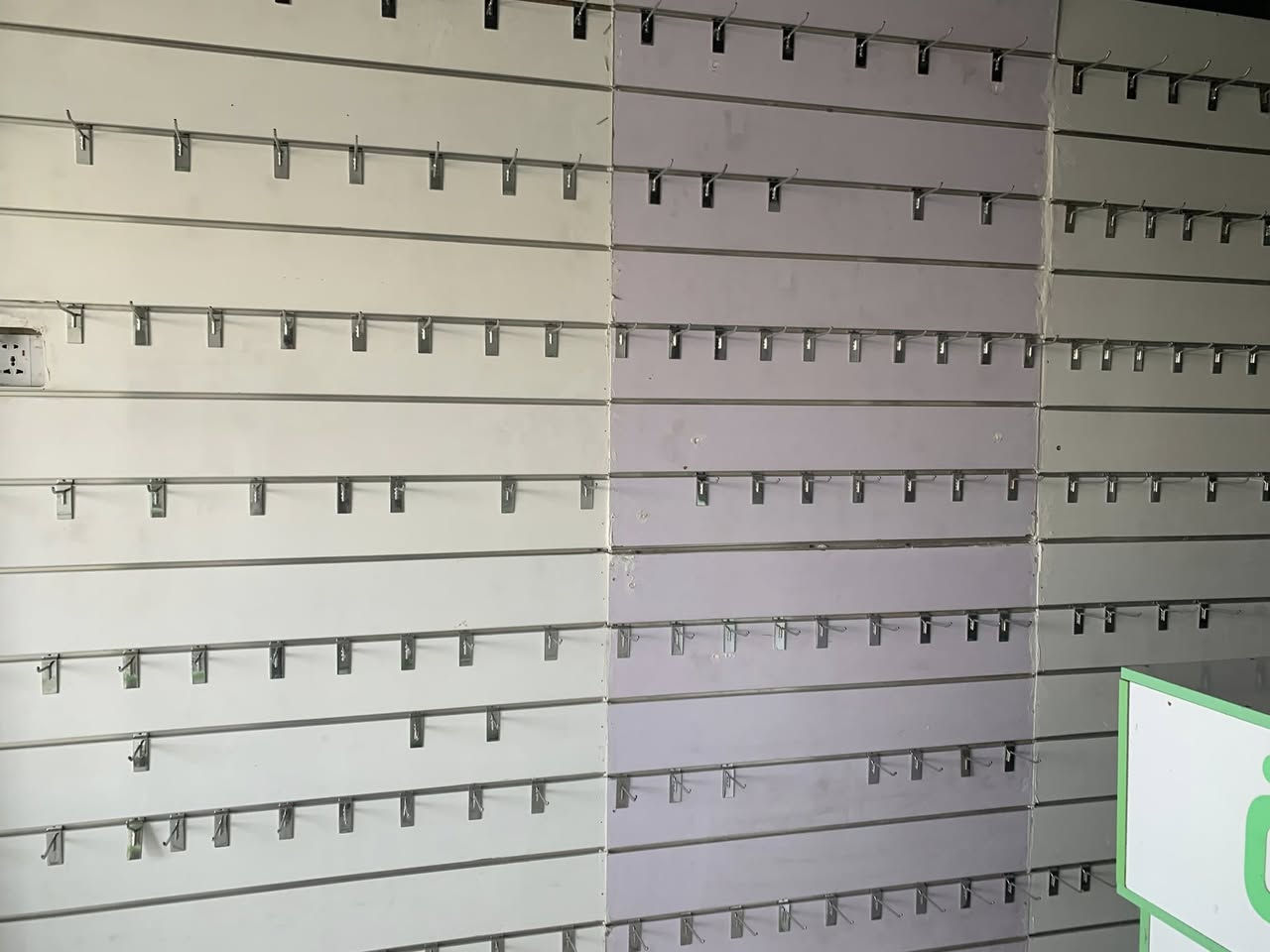 محل مبايلات للبيع العنوان النجف الاشرف حي ميسان شارع الكيات الاتصال : ***********
