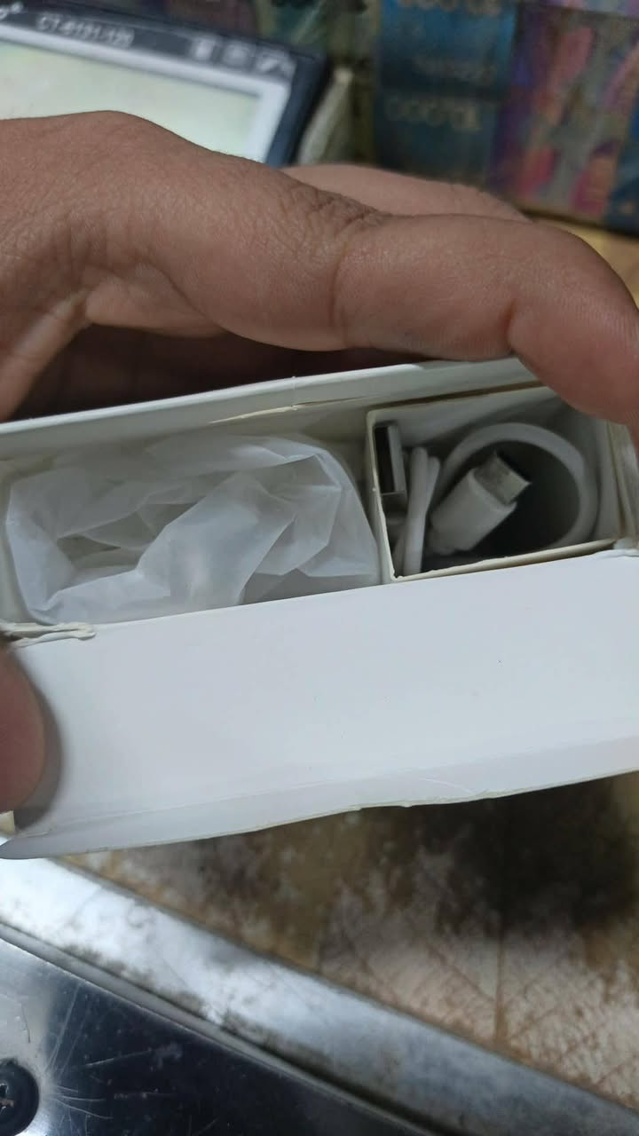 السلام عليكم
شاحنة جديد 120 واط 
سعر 10 مع توصيل


**إذا كنت صاحب هذا الإعلان وتريد حذفه لأي سبب، رجاءا أرسل رسالة إلى الدعم الفني**