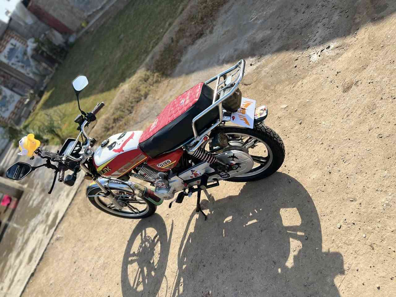 من رخصت صاحب كروب $!(
🏍️ للبيع أو المراوس: سيفان 2023 (الوحش الثقيل) 🏍️. 

السلام عليكم.. متوفر دراجة سيفان موديل 2023، المواصفات والترتيب كالتالي:

​الحالة العامة: باب أول، وزن ثقيل،

​المحرك: محرك نفخ، عزمة ونشاط توب التوب.

​الكهربائيات: شلع قلع شغالة 100% (ما تحتاج برغي).

​النظافة: الدراجة مرتبة ومنزلة وكاملة من كل شيء.

​💰 السعر وتفاصيل البيع:

​سعر البيع: 650 ألف دينار (وبيها مجال حك جيه).

​المراوس: أراوس ب دراجه تعجبني .

​⚠️ ملاحظة هامة جداً (للطيبين فقط):

​يا أهل الخير، السعر واضح والمواصفات واضحة. اللي يعجبه السعر  يجي خاص وما نقصر وياه، واللي ما يعجبه أو يشوف السعر "إيش دعوة" يرحم والديكم لا يعلق تعليق ما له داعي حتى ما يسمع كلام ما يرضيه. السوق قدامكم والدراجة 

​للتواصل والاستفسار:

📥 مراسلة الصفحة (خاص) - تعال وما نختلف إن شاء الله.

​تحياتي للجميع.. والي يمر يذكر الله ويصلي على محمد وآل محمد.

— مع ‏ابو رحيمه 🚀✨‏.


**إذا كنت صاحب هذا الإعلان وتريد حذفه لأي سبب، رجاءا أرسل رسالة إلى الدعم الفني**