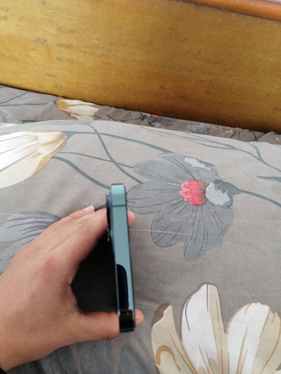 السلام عليكم  متوفر  ايفون 12  ابرو ماكس  الون نيلي متميز ابد ما داخل تصليح مكفول كفاله عامه البطاريه 87 الذاكره 256   الجهاز شخط ما مشخوط  النضافه ٩٩من 100 مكاني بغداد الحسينيه مال الراشديه  الرقم*********** السعر خاص
