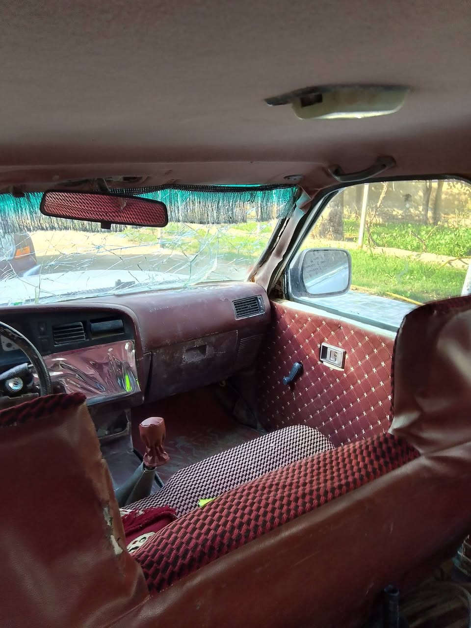 سلام عليكم للبيع بيكم دير محرك جديد رقم اصفر بغداد الكير بي الواحد مرات يفلت الجامه الكدام مكسره الباب الصايق ماينطبك السن مكسور يريد تبديل الشاصي مكفول تيارت جدد دوشمه جديدة  
بابل حله قضاء الكفل 
خلي سعر واذا عجبني ارد عليك ملاحظة السيارة مصفره من الغرامان
