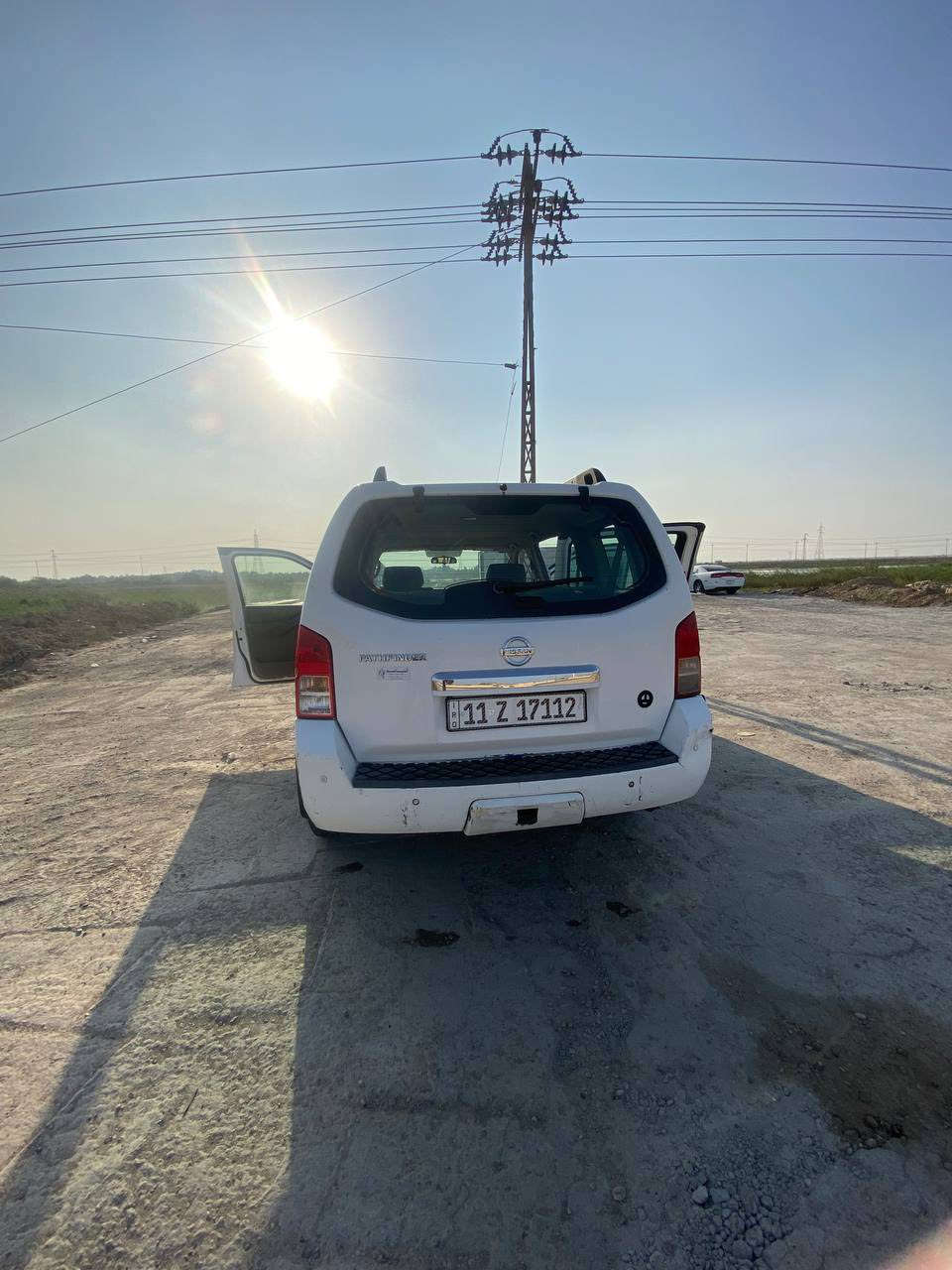 السلام عليكم
نيسان باثفايندر 2008 خليجي 
السيارة مكفولة عدا صبغ بالباب الامامي جهة الراكب و طخة ما مصلحة نفس الجهة بالباب الخلفي الباقي مكفول 
التبريد قطعتين شغال بس ضعيف 
الباقي كله نظيف و مكفول محرك و گير ماشية 300 الف كم 
السعر 93 و بيها مجال
***********
***********
العنوان البصرة / القرنة
