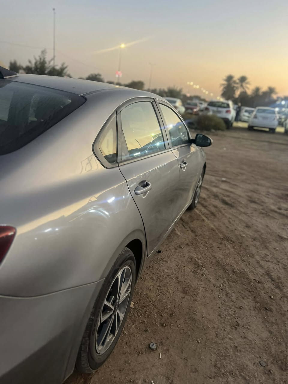 السلام عليكم اخوان للبيع فرتي موديل 2022 امريكيه بيه جاملغ وبنيد وشبر بل دوسه فقط ولباقي كفاله عامه كلش جديده كير اي تي موصفات معروفه مكان بابل معروضه 145 وبيه مجال لشراي رقم تليفون ***********
