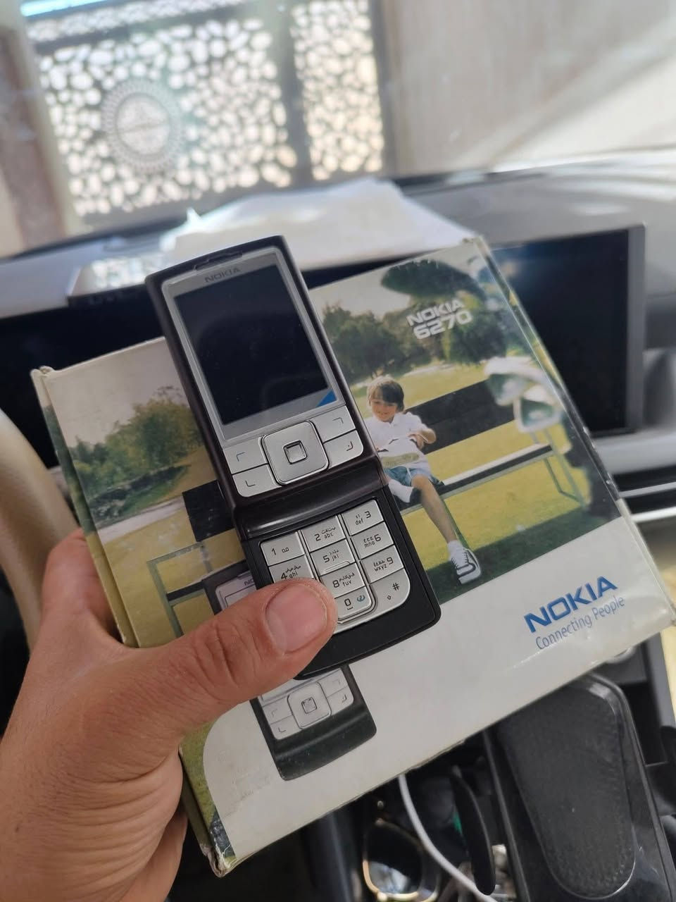 للبيع جديد لو كامل ملحقاته كارتونه شاحنه بطارية سماعات كيبل تواصل *********** بي واتساب يوجد توصيل
