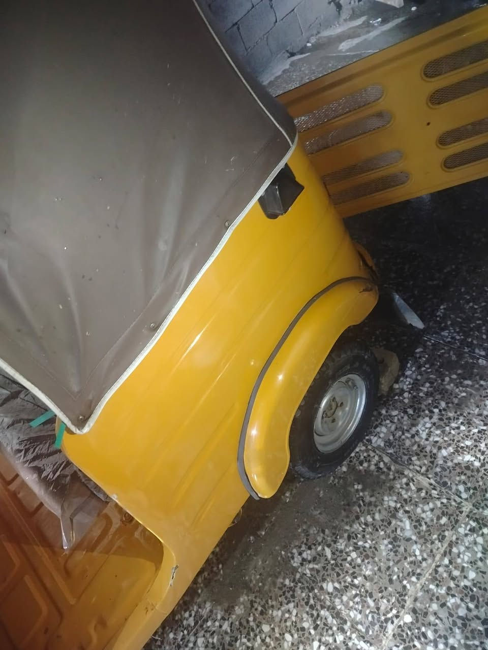 تكتك باجاج للبيع رقم انكليزي موديل 2018 شهر 12 مكاني بغداد الحسينية مال راشدية ***********
