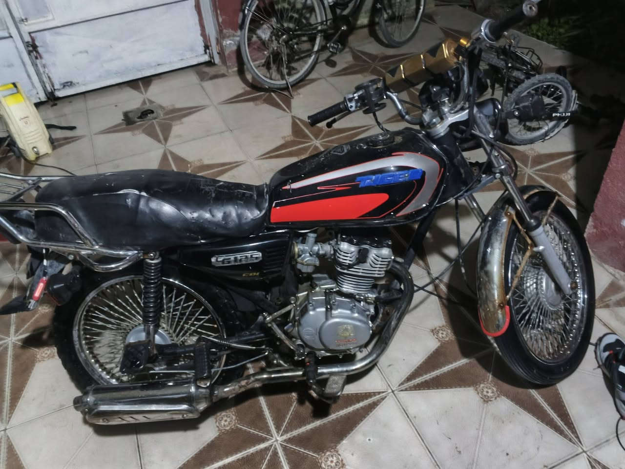 تايكر لبيع كامل من كلشي بالك كهربائيّات كلة شرطط موديل 19 شلعة شك الكاعة اوراق كاملة مدفوع كمرك اكرر مدفوع كمرك مكاني شهربان حي المعلمين بسعر 380 وبي حك الجية الرقم ***********
