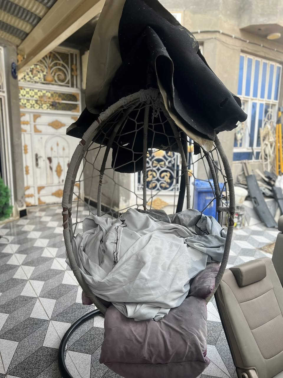 للبيع غراض تخم ٣ وي طبلات ومرجوحه للتصال ***********
