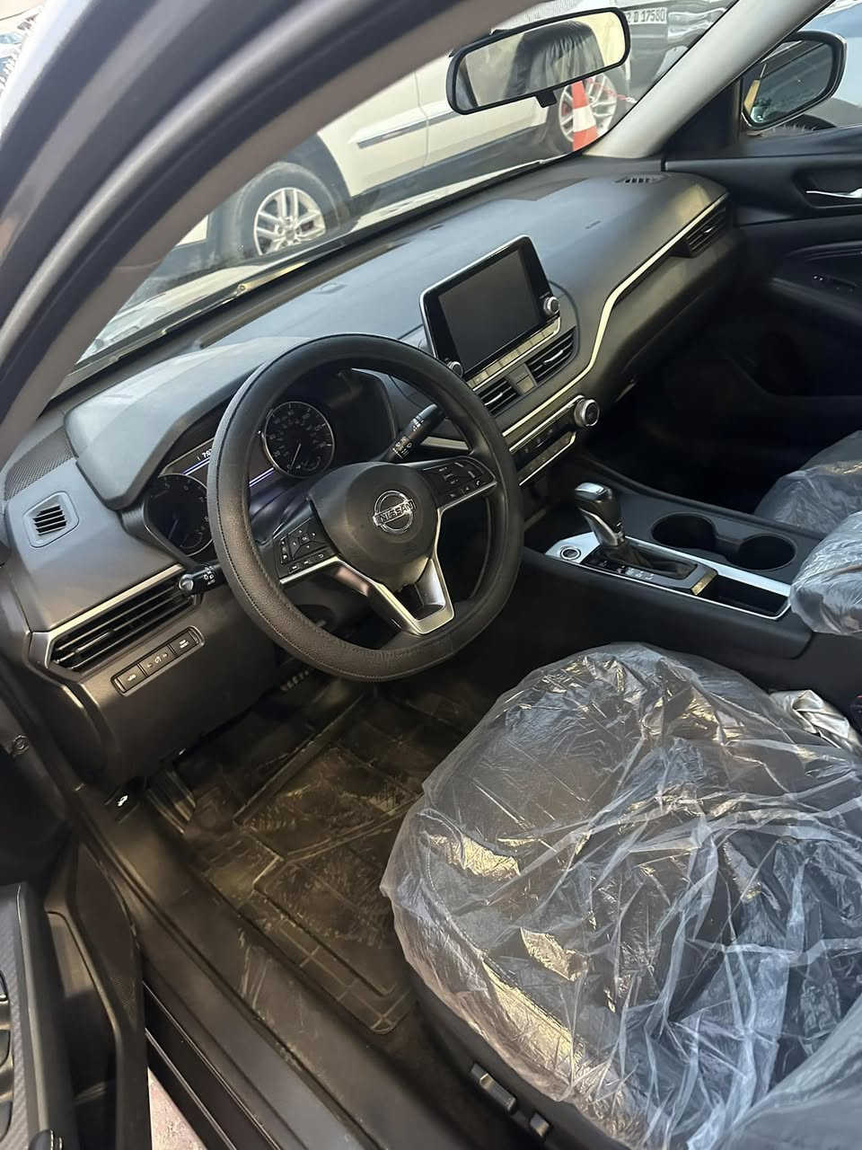 نيسان ئالتيما مؤديل 2020مواسفات s يه ك چاملغي بؤياخي هه يه يه ك بست ساردي هه يه سه نوي تازيه هه زي تازيه كؤبؤن بزيني هه يه ٧٤ مايل رؤشتوه رقم تلفؤن ***********
