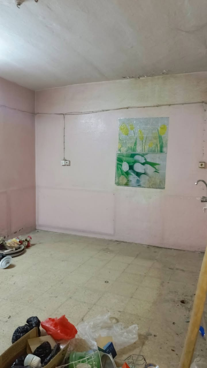 دار للايجار حي سومر بالقرب من 
مسجد الامام البخاري مساحة الدار 200 متر
 غرفتين نوم هول حمام مطبخ استقبال 
للاستفسار الاتصال على الرقم 
 ***********
