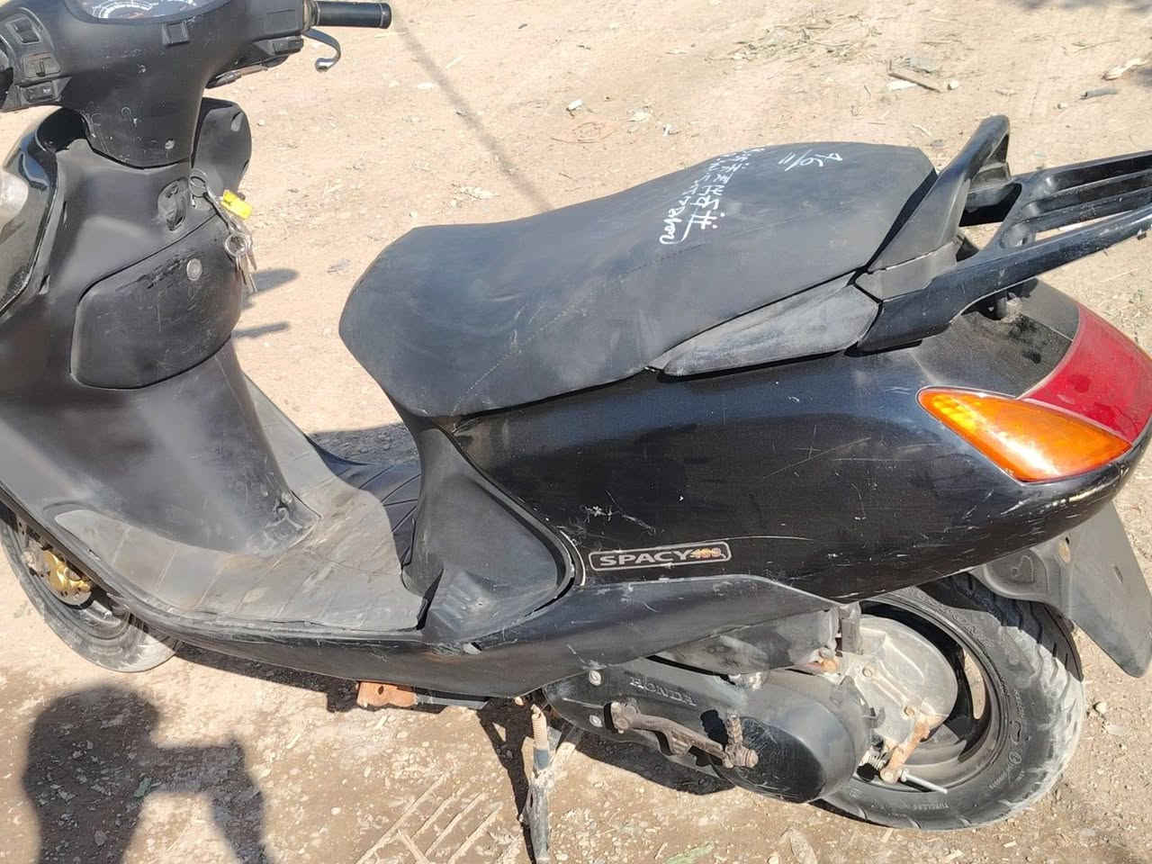 سبيسي ياباني مجفته مكينه ناعمه كفرات اصلي كابريتر اصلي الياباني عداد سرعة وبانزين وقفل جنطة كلشي شغال 
السعر 500 

***********
