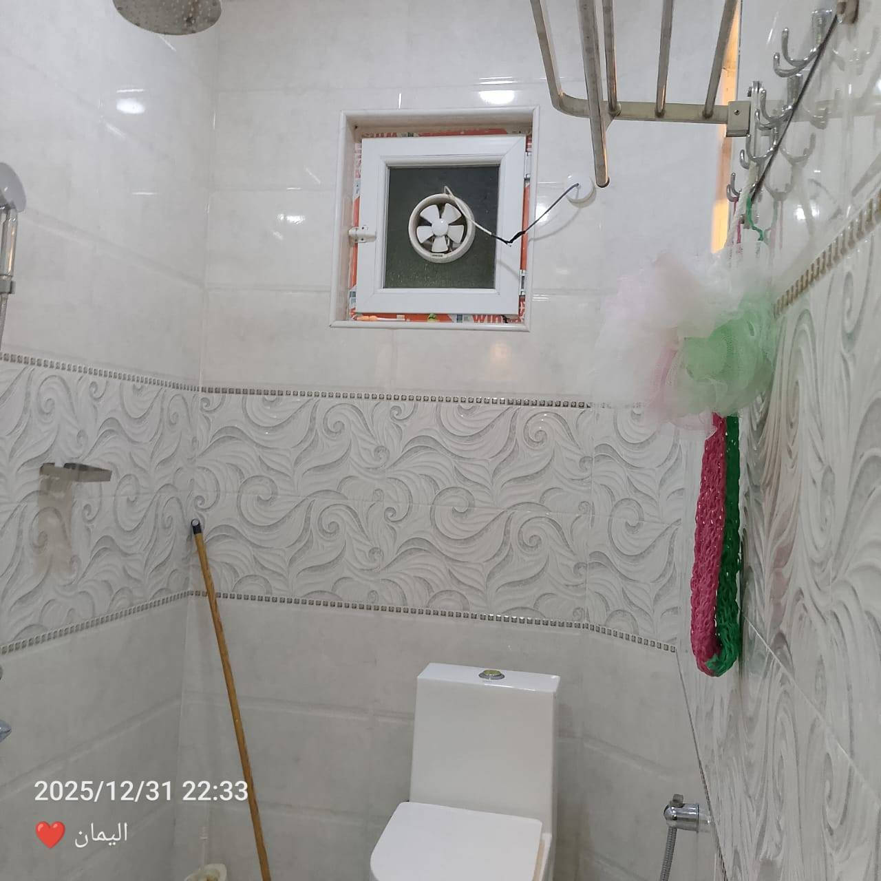 دار للبيع حي الجامعة المساحه ٢٠٠م طابقين ٤غرف الطابق الأول غرفتين وصاله ومطبخ ستقبال كراج صحيات الطابق الثاني غرفتين وصاله ومجموعة صحيات سنه البناء ٢٠٢٣ للستفسار اتصل ***********
