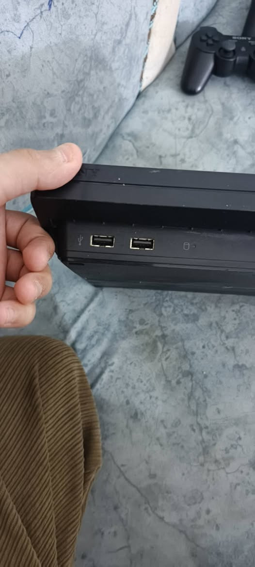 السلام عليكم شباب بلي ستيشن سلم بي 12 لعبه اريد ابيعه بي كامل ملحقاته  واير HDبي2 واير شحن واير تشغيل والبلي نضيف الله شاهد ولامصلح ولابي شي ولا مفتوح مكاني نجف حي مكرمه السعر 175 وبي مجال حك جيتك للاستفسار (***********)
