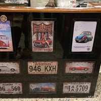 ميز كاشير فيكه وديكور كلش راقي   سعره (٥٠ )مكاني بغداد 07737323500