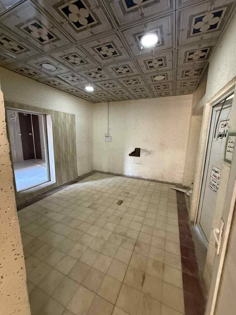 توجد شقق للايجار تصلح لتكون مكاتب أو مخازن في الحله شارع الأطباء مقابل حديقة النساء مجاور الرقابه الماليه 
***********
علي زكوم
