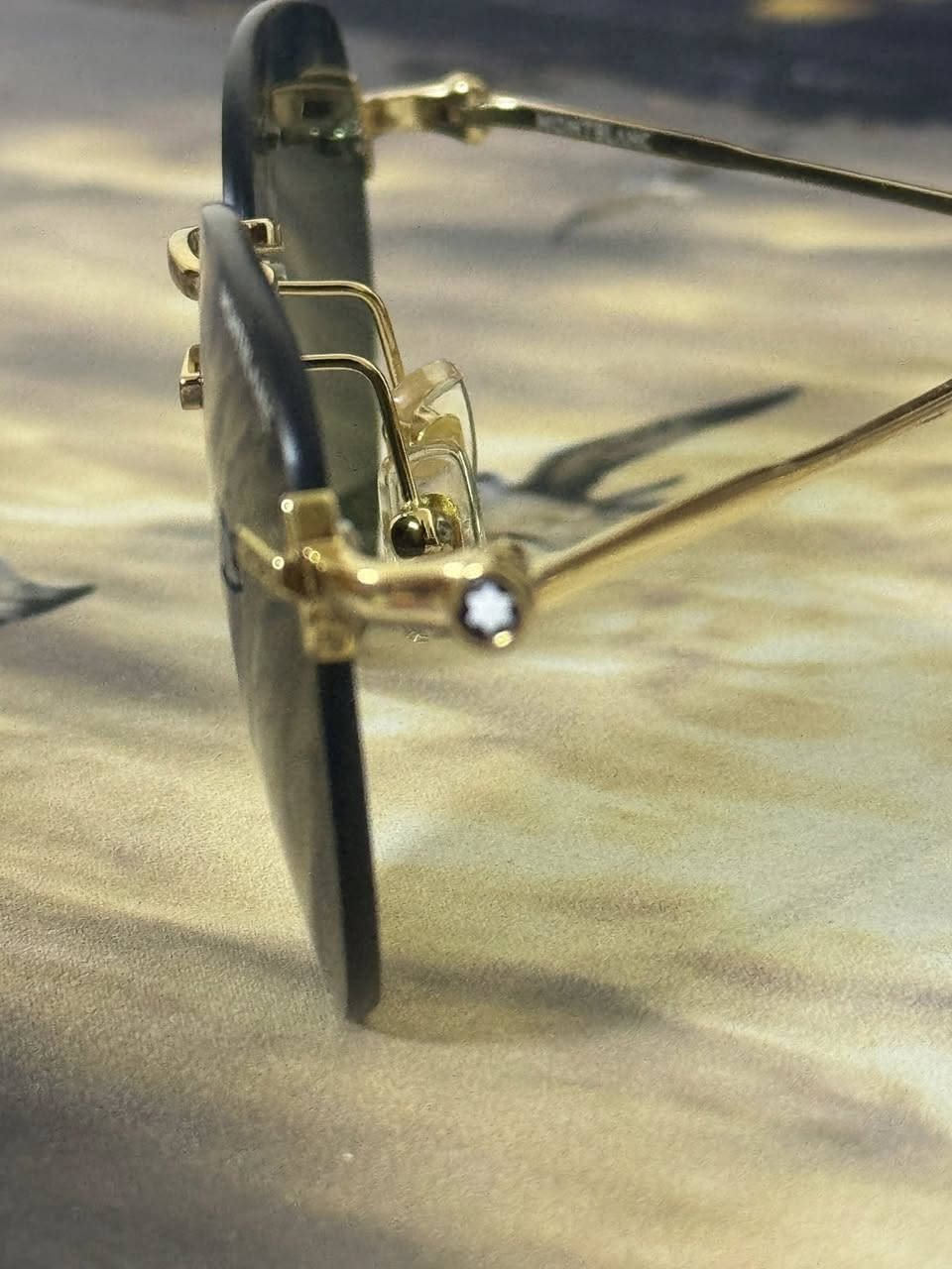 MONTBLANC💎
اصل التميز والفخامه

اورجنال 

بحالة الزيروو

نظافه ١٠٠٠٪؜

فريملس حديث

الحجم ٥١-٢٠

تلبس وسط وسط بلس

لون عدسات زيتوني

لون فريم كولد

كامل تفاصيل موضحه بلصور

للحجز والاستفسار خاص


**إذا كنت صاحب هذا الإعلان وتريد حذفه لأي سبب، رجاءا أرسل رسالة إلى الدعم الفني**