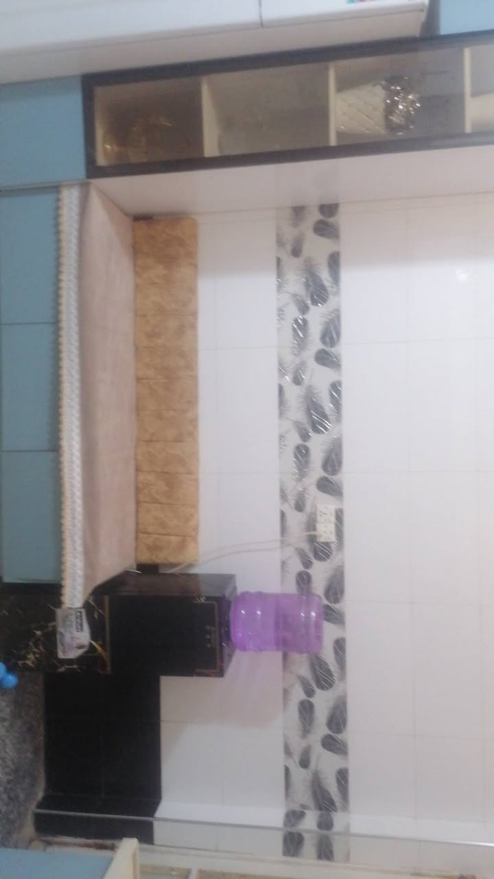 السلام عليكم
دار للبيع مع الاثاث..
حله ورديه خارج.. المساحه ٢٣٧ طابو زراعي بناء حديث يتكون من مطبخ حار وبارد.. صاله.. واستقبال.. غرف نوم عدد٢.. مجمع صحيات..
للاستفسار عن السعر او للاستفسار عن معلومات أكثر الاتصال عله الرقم ***********..
