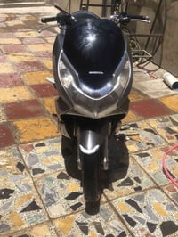 للبيع دراجه pcxجيل الاول دراجة مال رمبه مديل18 الدراجه على  ايدي حجم م...