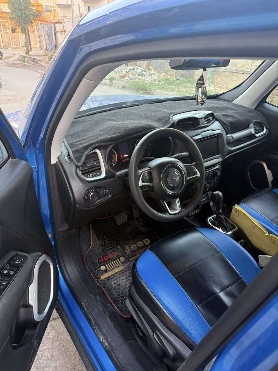 السلام عليكم جيب رنكد 2020وارد أمريكي حادثه جاملق وبنيد بدون دواخل صور الحادث بالمنشور مكينه 2400شاشه كبيرا كأمره ماشيه 52الف ميل مكينه وكير مكفولة السياره جاهزه السعر 115$وبيه مجال الاستفسار اتصل ***********مكانه بغداد
