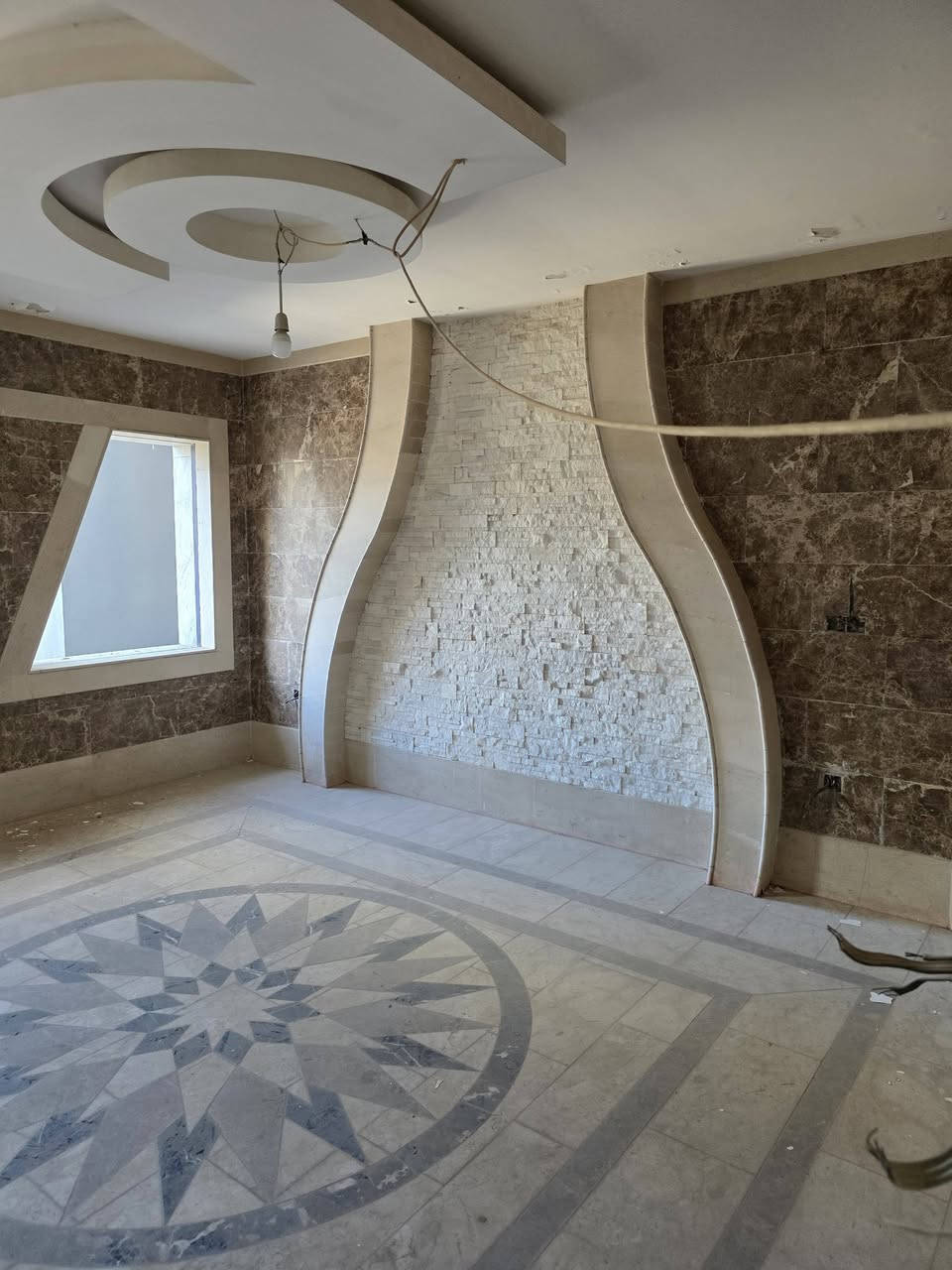 دار للبيع  المساحة 600 م 20 × 30م زيرو بناء حديث مواصفات عالمية نظام اسويتات ومسبح ونافورات وسقوف متحركة اتجاه قبلة الموقع موصل القادسية الاولى شارع 15 م .لمن لديه امكانية الشراء او استبدال بعقار اخر الاتصال على ارقام صفوة البيت للعقار موصل حي المصارف قرب جامع سعدي مهدي 
***********
*********** ابو عبدالرحمن
