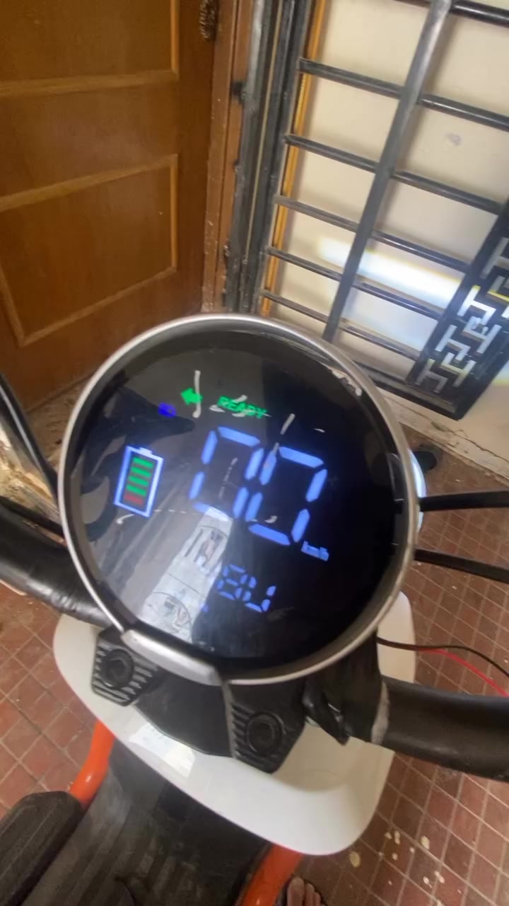 سلام عليكم  دراجه شحن حجم 20للبيع مواصفات 
4️⃣ باتري كبار فيتنامي صمان سنه تمشيك بال شحنه الواحده 40كيلو 
اشاير لد لايت عالي لد دائره 
نضيفة الدراجه بس بيهة ملاحضات بصيطه 
بطاريات جديده تايرات جديده شاحنه جديده قاعده شاحنه جديده دراجه يدات بريك سستم كامل دراجه تاخده ربع ماذب عليهة الله شاهد وتاخذ الدراجه وين ماجات وتفحصهة 
مكاني بغداد شقق الطالبيه قرب مدرسه الخمائل 
رقم واتساب فقط *********** واسف عله لاطاله
