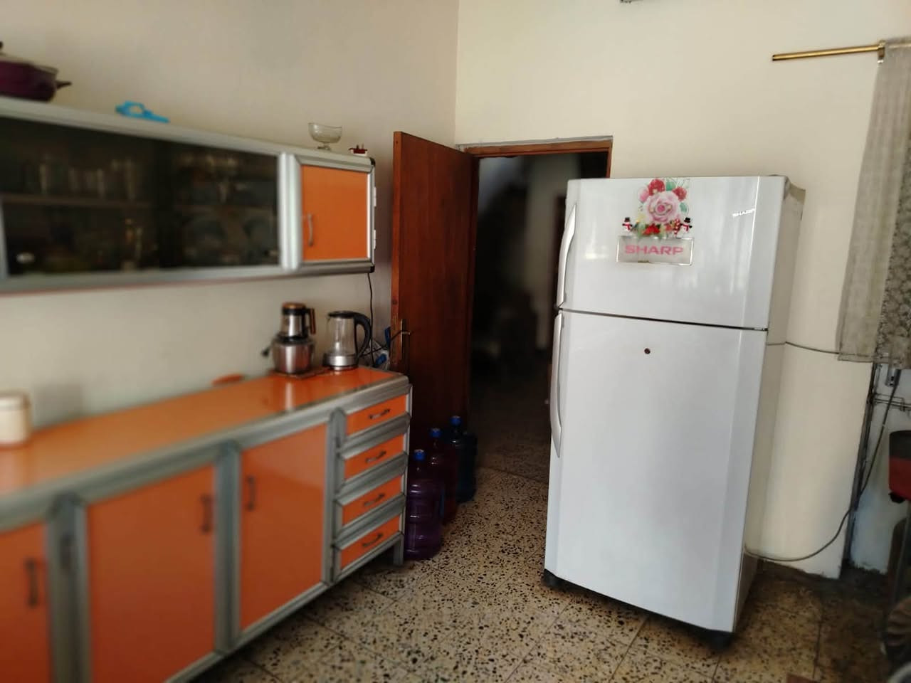 🏡🔥 بيت للبيع بسعر قطعة أرض – فرصة لا تُعوّض 🔥🏡

📍 الموقع: بغداد – حي الإعلام – منطقة العمداء (من جهة مدينة الألعاب)

📐 المساحة: 150 م²
📏 الواجهة: 7.5 متر
📏 النزال: 20 متر

🏠 تفاصيل العقار:
✔️ غرفة نوم
✔️ صالة
✔️ مطبخ
✔️ خدمات صحية منفصلة
✔️ كراج
✔️ بناء قديم ونظيف
✔️ ارتفاع السقف 3 أمتار

✨ مميزات العقار:
✔️ يُباع بسعر قطعة أرض (فرصة استثمارية مميزة)
✔️ يقع في منطقة هادئة وراقية
✔️ سكن الجوار راقٍ ومنظم
✔️ مناسب للسكن أو لإعادة البناء والاستثمار
✔️ موقع مطلوب وقريب من الخدمات

💰 السعر: 360 مليون دينار عراقي
🤝 يوجد مجال للتفاوض مع الجادين فقط.

📞 للاستفسار والمعاينة:
***********ابوهذال

#بيت_للبيع
#حي_الإعلام
#العمداء
#عقارات_بغداد
#استثمار_عقاري
#طابو_صرف

