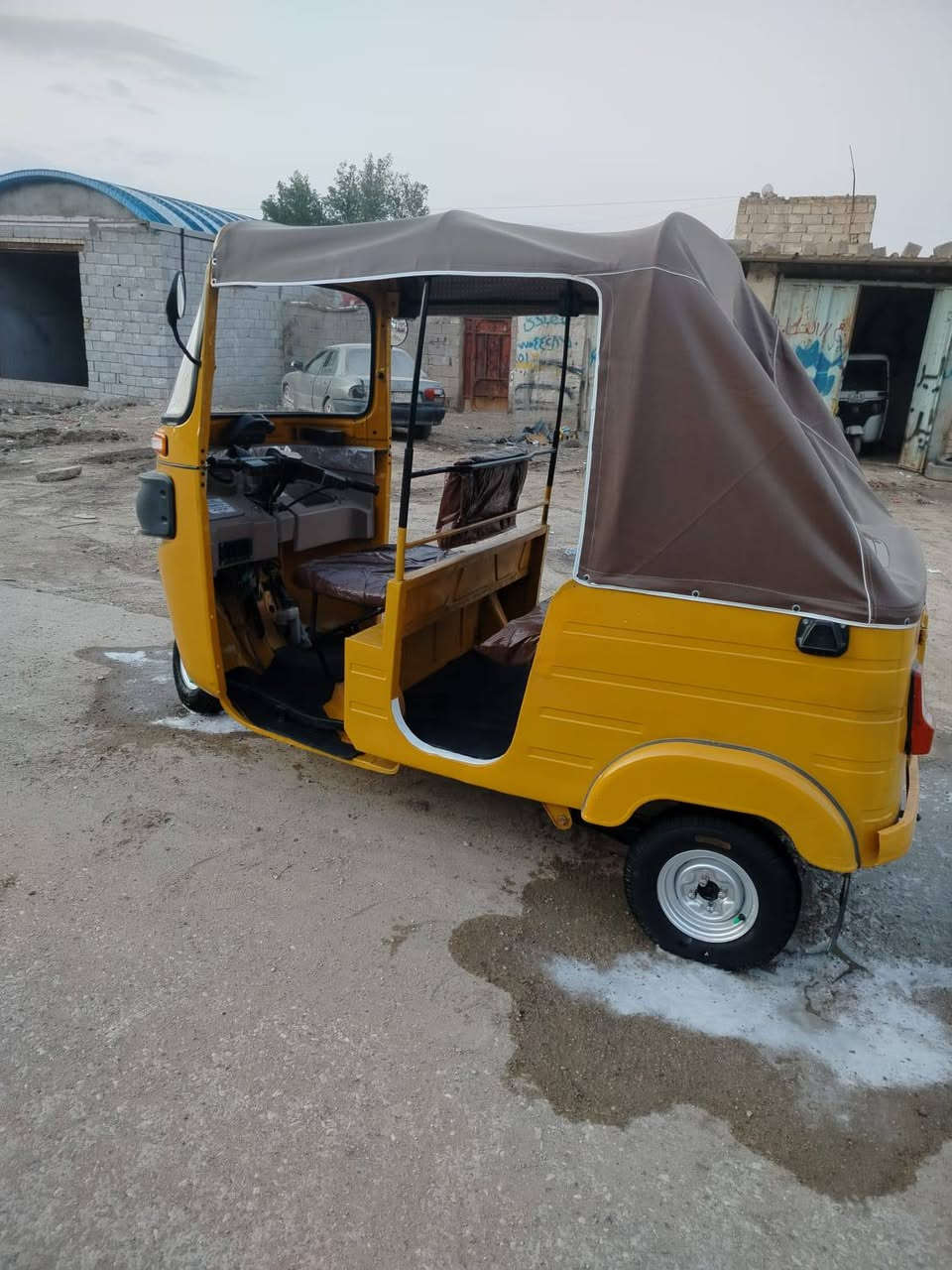 سلام عليكم تكتك للبيع موديل 2020شهر 10 رقم وسنويه لوحات نكليزي داخله هزه بأسمي  جديده تكتك كفاله عامه 
وينه ليدور نضيف يجي يمي تكتك نضيفه بمعنه الكلمه ✅
المكان ناصريه قضاء دوايه الاتصال *********** 
ويدلل لاشراي
