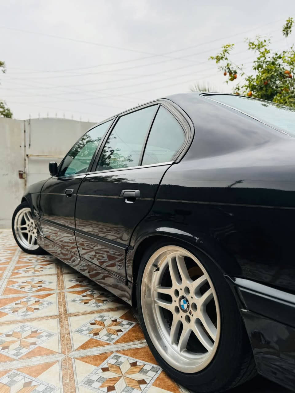 السلام عليكم 
BMW525. 1992
رقم انبار دولي بأسمي
مسكر فانوس
كير اوتو
كير محرك جديد
صدر امامي خلفي جديد
تخم ويل M18. جديد وتخم تاير جديد
غرفه جديده
سلايد طكتين شغال 100‎%‎
دعاميات ودوس M
بجم جديد 
كهربائيات كلها شغاله عل بلاد بدون اي چطل
السعر 73$ وبيها مجال بسيط 
مكاني ديالى جديده الشط
***********
