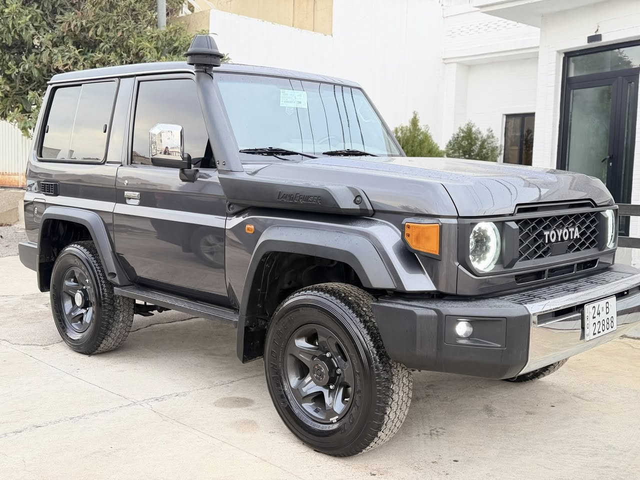 سلام عليكم لاند كروزر 2024وكالة جيهان  فول مواصفات ١/١ ماشية 9,000kmصفر ***********
