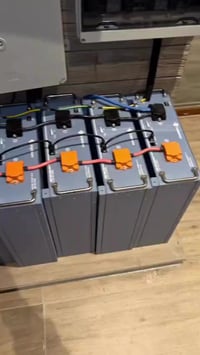 منظومة شمسية • ٥ بطاريات • انفيرتر