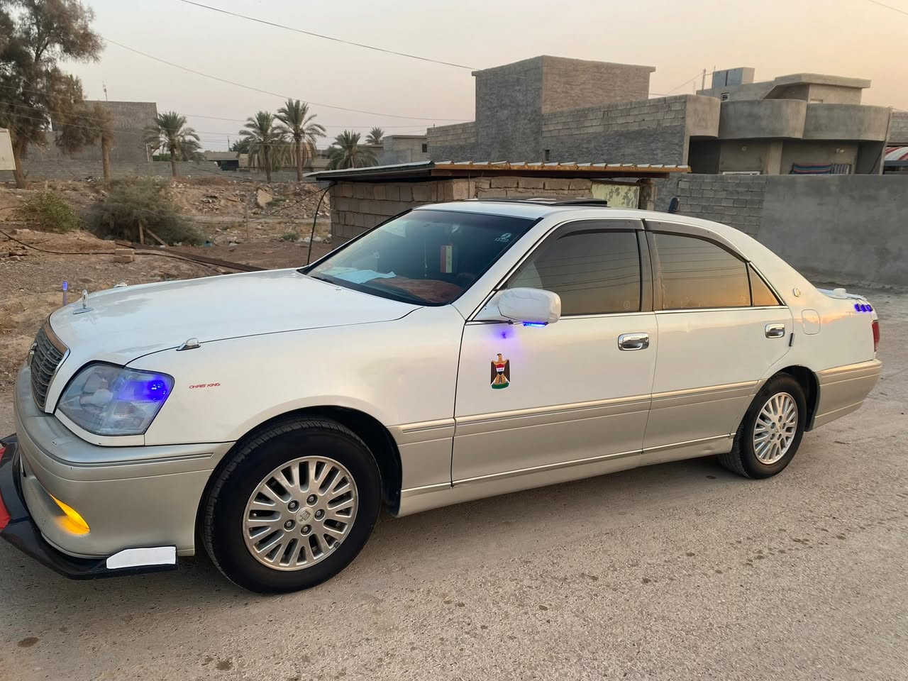 السلام عليكم للبيع ملكه أدوات 
كصه جنطه 
محرك D4 
تبريد ثلج 
3 دكم  كرستال   

السعر 30 وبيها مجال بصيط 
***********
