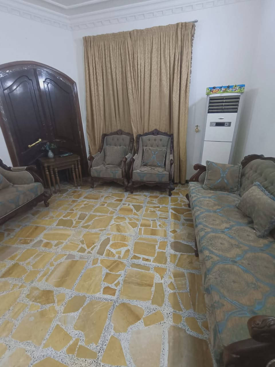 السلام عليكم
غرفه خشب اصلي 
تخم استقبال جديد ونظيف للبيع


**إذا كنت صاحب هذا الإعلان وتريد حذفه لأي سبب، رجاءا أرسل رسالة إلى الدعم الفني**