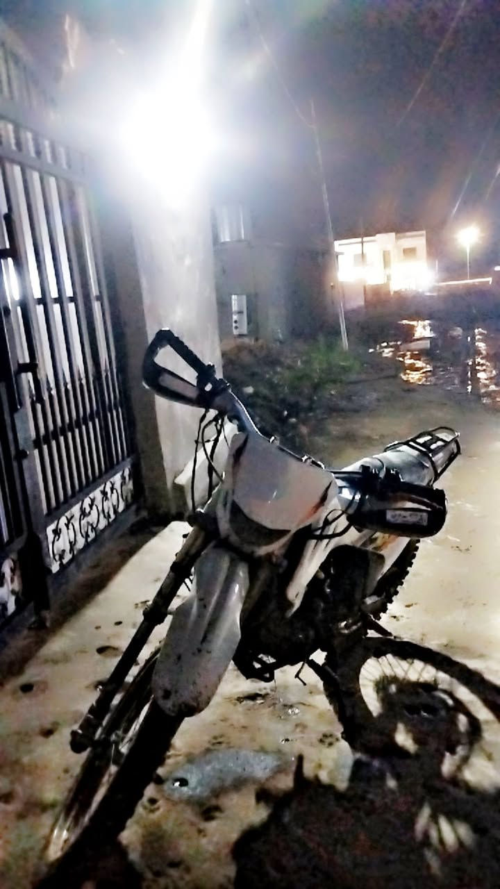 السلام عليكم موطور كاويار موديل ٢٠٢٣ ماطور محرك ٢٠٠ ما ناقصو شي شغل ومش السعر ٦٥٠ وبي مجال ويرهم مراوس حسب القناعه مكاني كياره رقمي ***********
