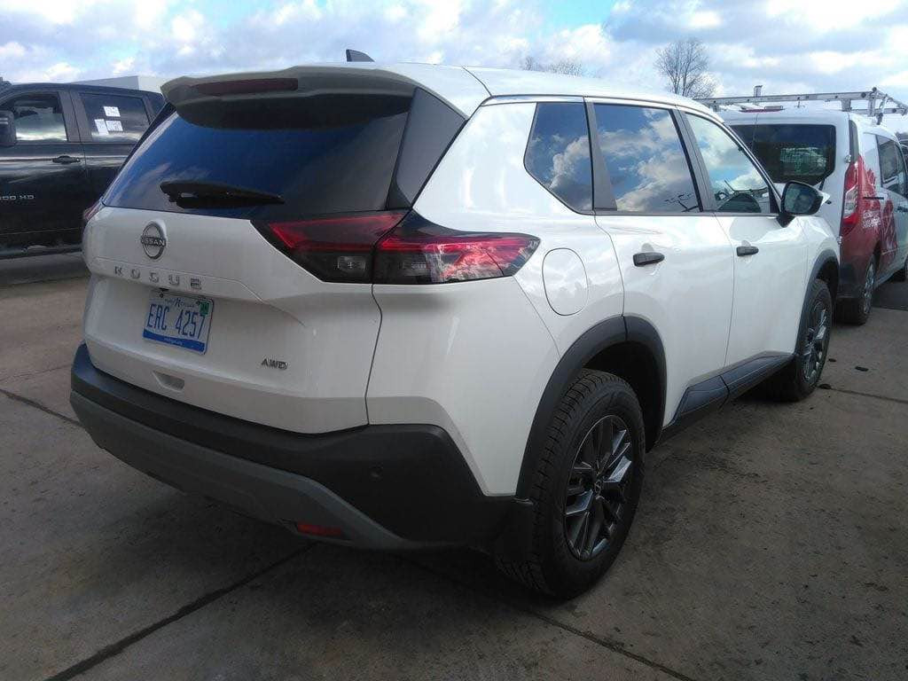 نيسان روج 2022 AWD
اللون ابيض
ماشية 116 الف كيلو قابل للزيادة 
البدي:سيارة جديدة بدون صبغ فقط البوند مبدل شركة بدون دواخل 
المحرك جديد 1.5 تيربو 
دفع رباعي AWD
مواصفات:
رادارات امامي خلفي حساسات شاشة كامرة وكثير مواصفات 
رقم دهوك جديد
السعر 165 وبيها مجال للشراي 
للتواصل *********** موصل, نينوى
