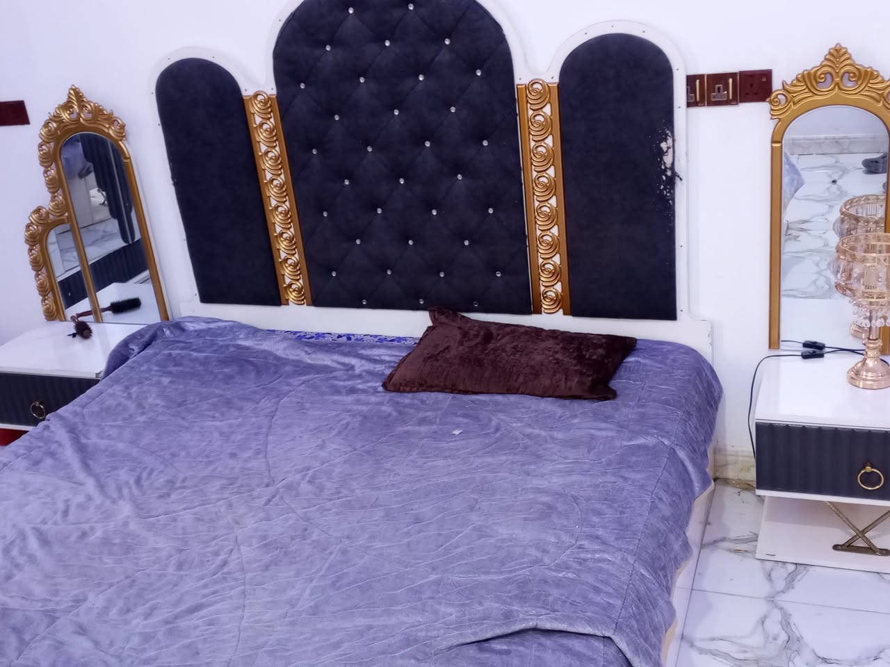 سلام عليكم غرفه نظيفة 7 قطع للبيع
اي استفسار خاص او اتصال ***********
