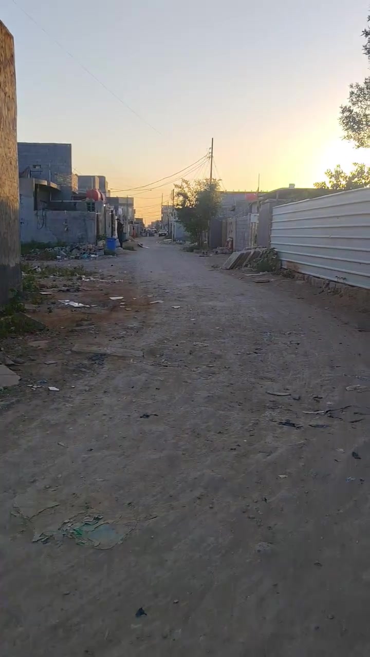 السلام عليكم قطعة أرض للبيع المساحه ١٥٠ متر الواجه ٧ متر نزال ٢١ ونص شارع القطعه ٨ متر قرب الشارعين الرئسيين بيه فظله ١٠٠ متر وره القطعه مباشره التواصل على الرقم ***********
