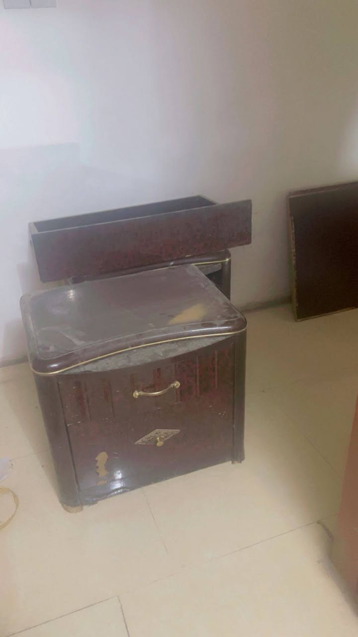 غرفة نوم ماليزيا سعرهه ١٥٠ وبيهه مجال


**إذا كنت صاحب هذا الإعلان وتريد حذفه لأي سبب، رجاءا أرسل رسالة إلى الدعم الفني**