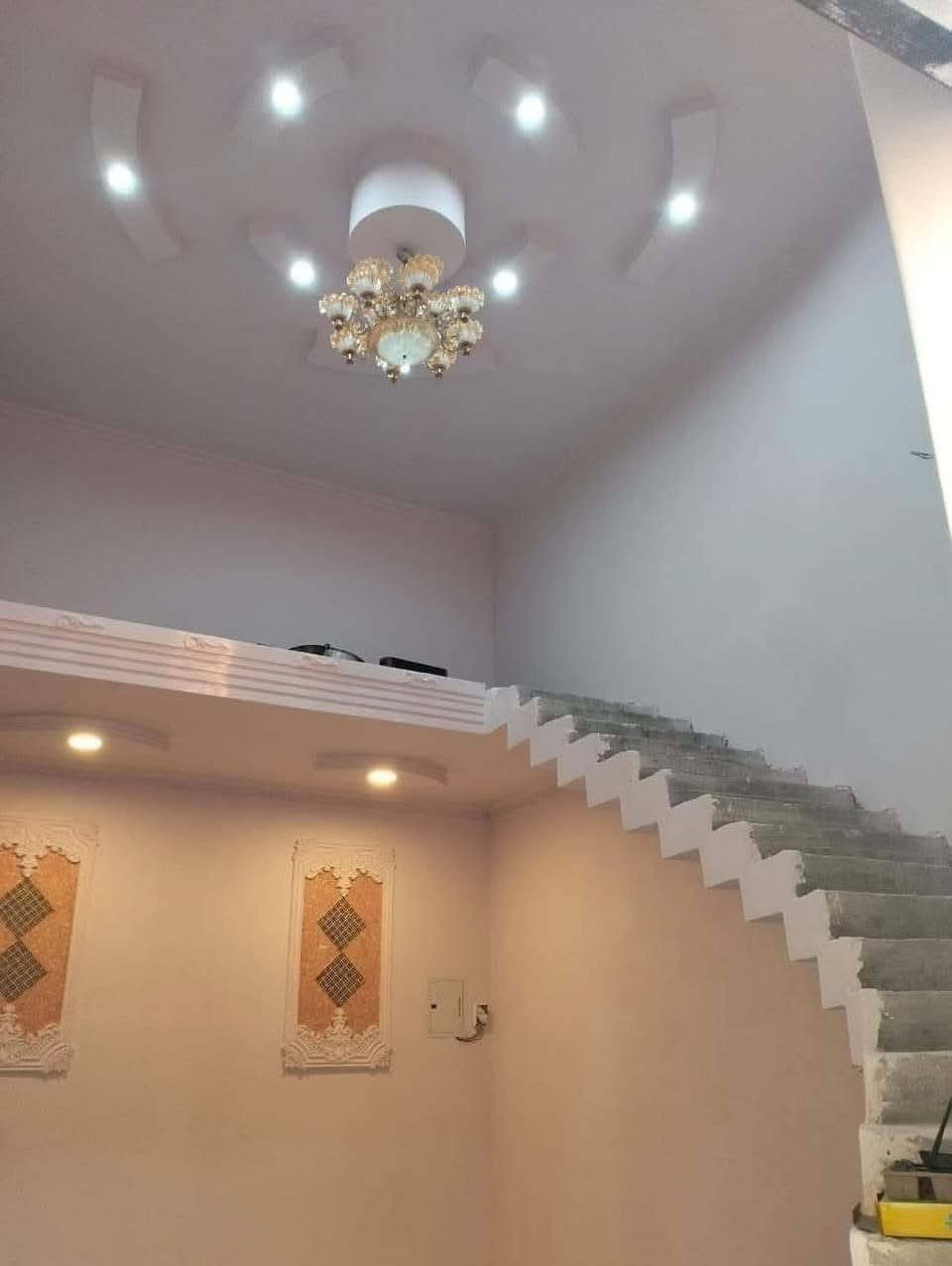 سلام عليكم بيت مساحته 300 متر طابو زاعي أصولي بسمي البيت
يحتوي 3 غرف 

او صالتين 

3 صحيات

حديقتين 

خلفيه او اماميه او كراج او مخزن 

العنوان ابو الخصيب مجيبره مقابيل اسواق حجي شنان رقم الهاتف ***********

يبعد عن سارع العام السياحي 100 متر 

السعر 140
